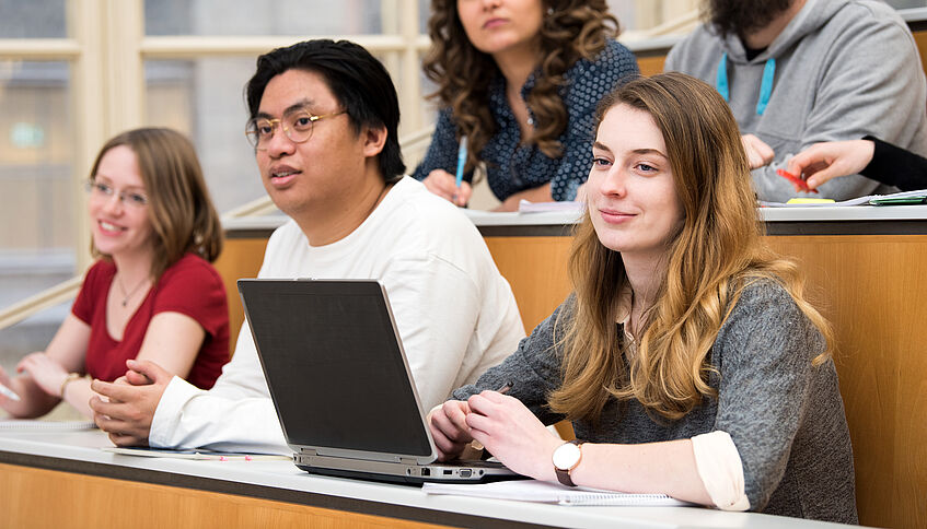 Studierende an der Universität Wien im Hörsaal